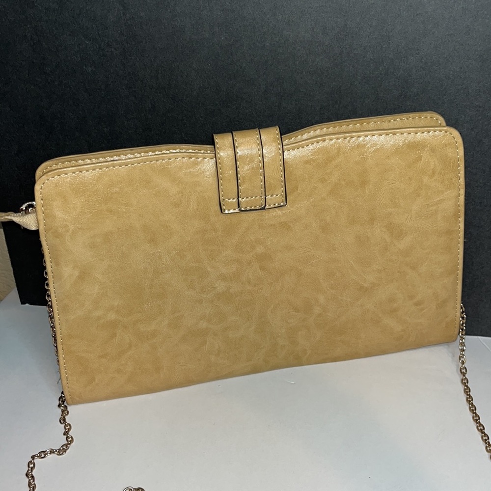 NEW TAN CLUTCH 🩷 - Picture 3 of 5